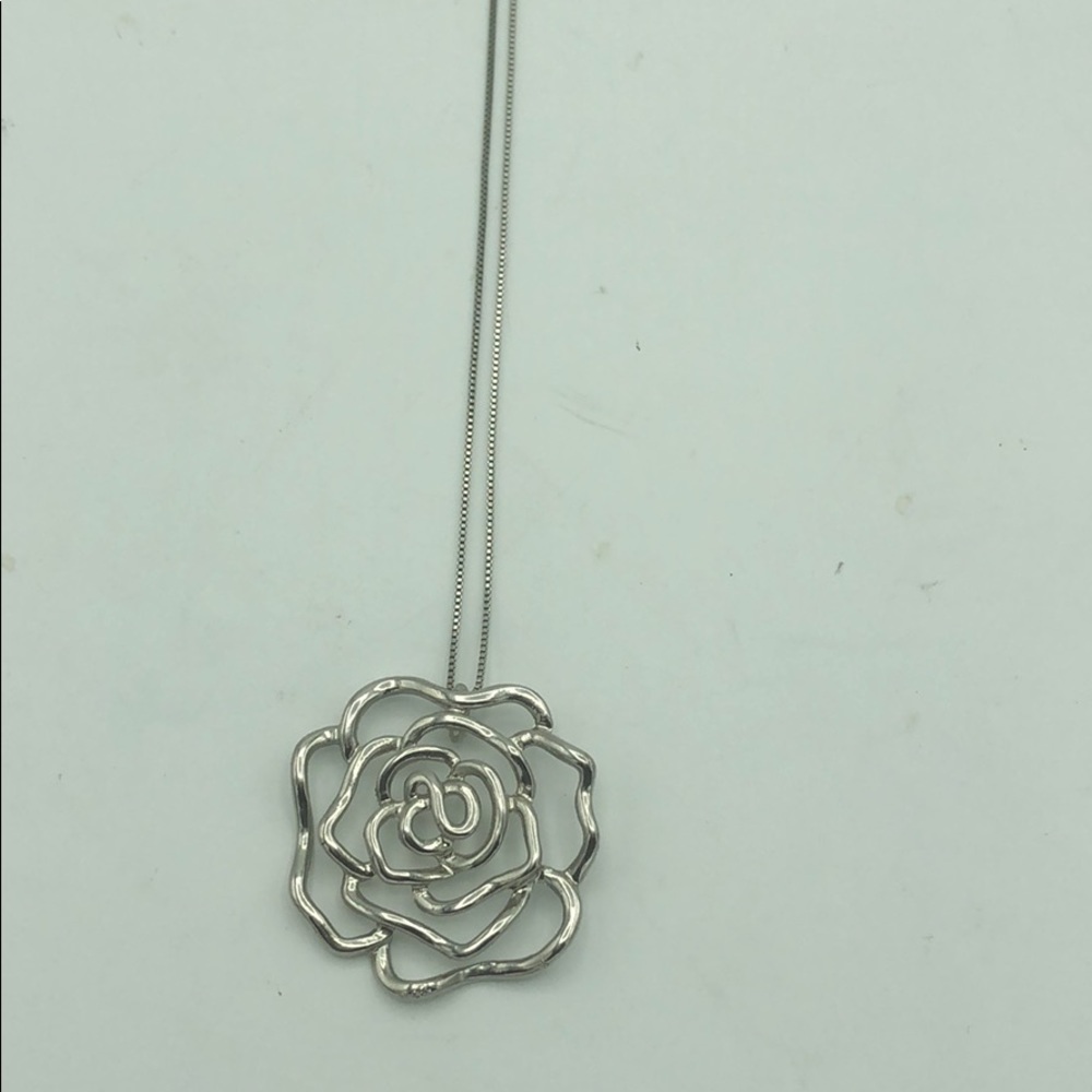 NY Women’s Rose Silver Chain Necklace